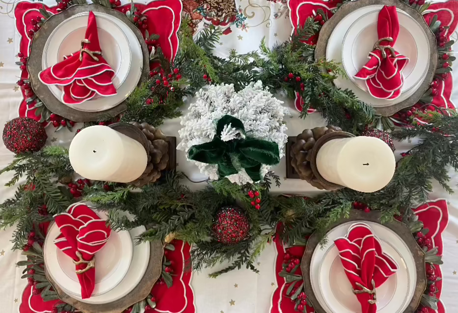 Berry Red Scalloped Placemats (S/4)